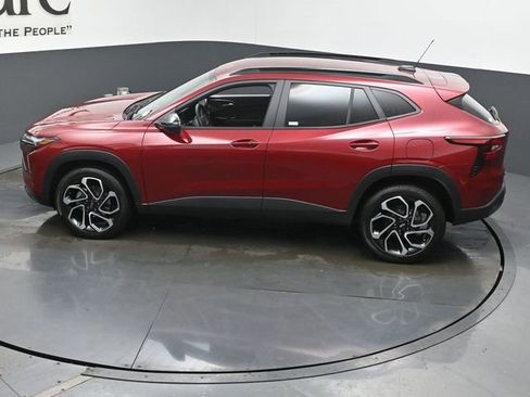 Used 2025 Chevrolet Trax RS FWD image 43