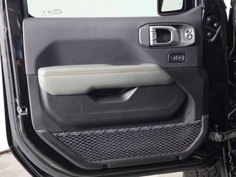 Used 2024 Jeep Gladiator Mojave AWD/4WD image 12