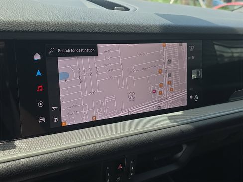 Used 2025 Porsche Cayenne image 30