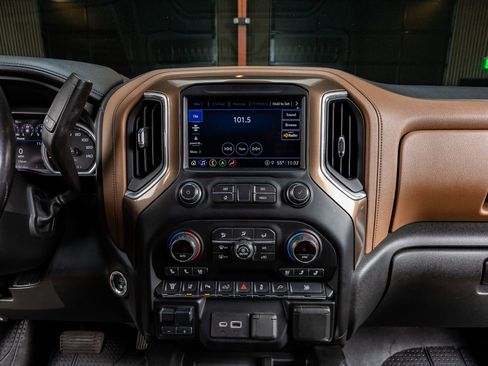 Used 2021 Chevrolet Silverado 2500 High Country image 23