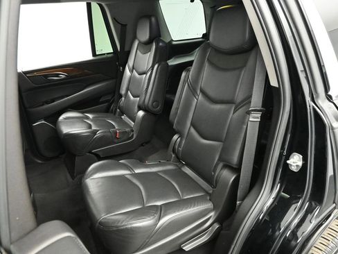 Used 2019 Cadillac Escalade Luxury image 15