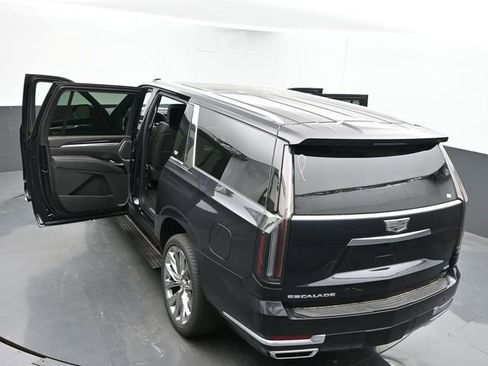 New 2026 Cadillac Escalade ESV Luxury w/ LPO, Radiant Package AWD/4WD image 60