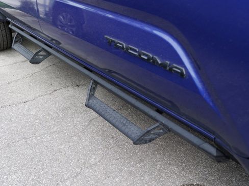 Used 2025 Toyota Tacoma TRD Sport image 11