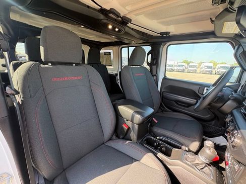 Used 2025 Jeep Wrangler Unlimited Rubicon AWD/4WD image 29