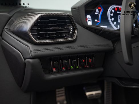 Used 2024 Lamborghini Huracan EVO image 26