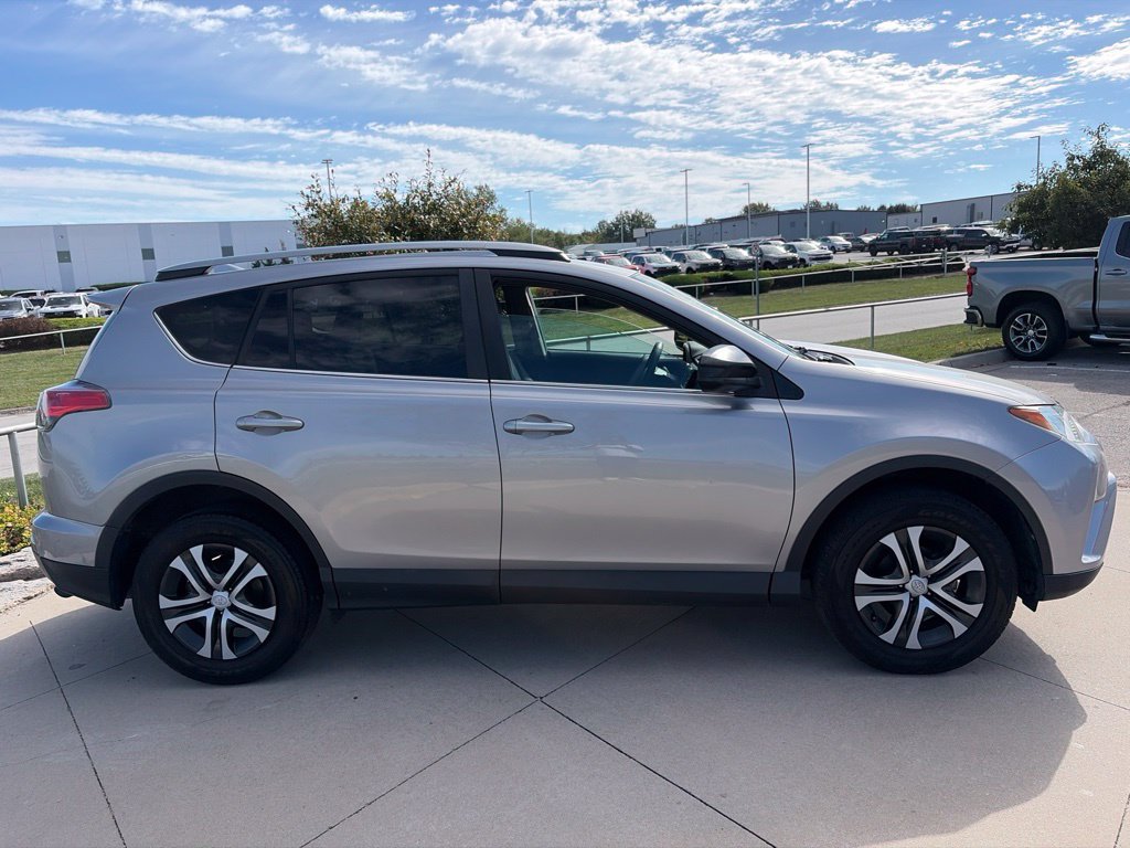 Used 2017 Toyota RAV4 LE w/ All Weather Liner Package AWD/4WD image 20