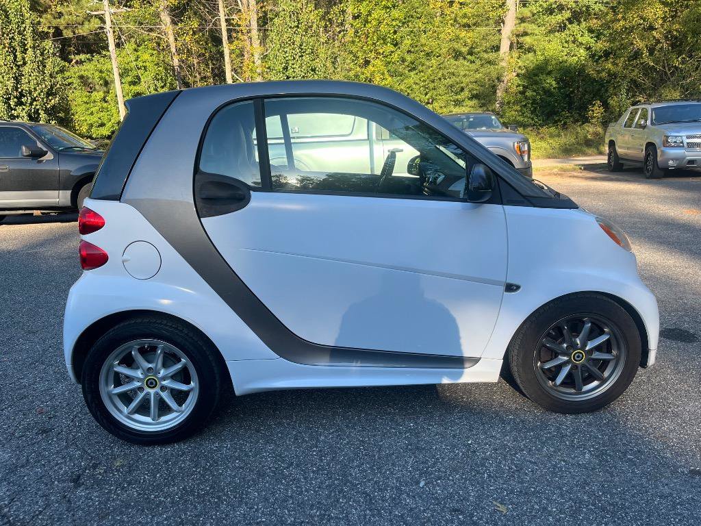 Used 2014 smart fortwo passion RWD image 4