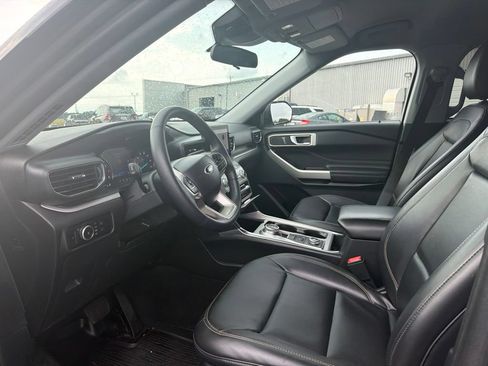 Used 2023 Ford Explorer XLT w/ Equipment Group 202A AWD/4WD image 12