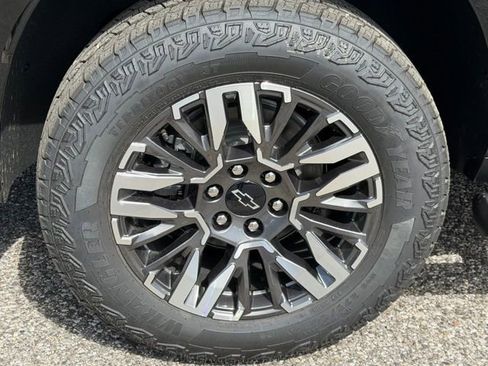 New 2026 Chevrolet Tahoe Z71 w/ Comfort Package AWD/4WD image 9