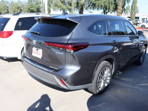 Used 2020 Toyota Highlander Limited Platinum image 11