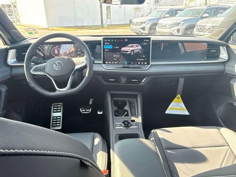 New 2026 Volkswagen Tiguan SE R-Line image 13