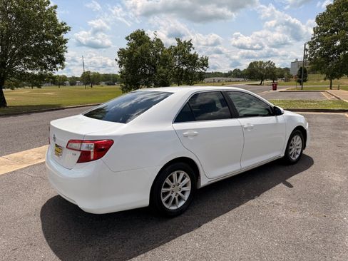 Used 2012 Toyota Camry LE FWD image 5