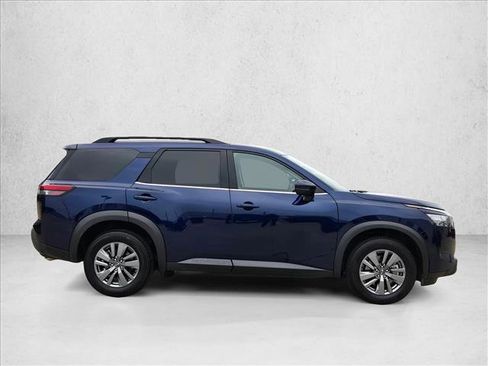 Used 2025 Nissan Pathfinder SV FWD image 4