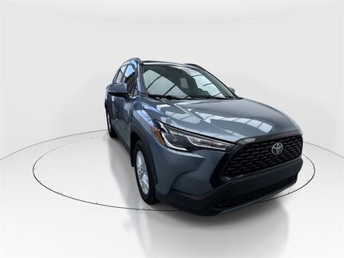 Used 2023 Toyota Corolla Cross LE image 2