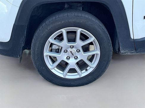 Used 2022 Jeep Renegade Latitude w/ Convenience Group image 29