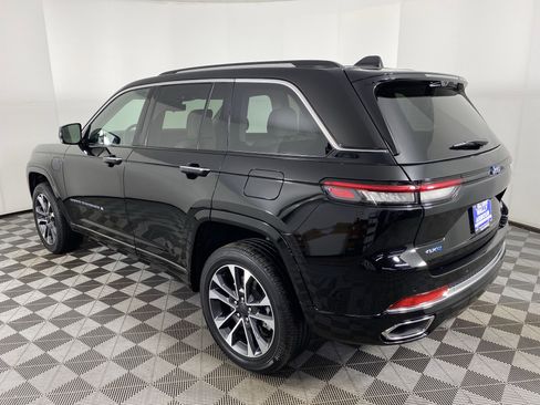 Used 2022 Jeep Grand Cherokee Overland w/ Luxury Tech Group IV image 11