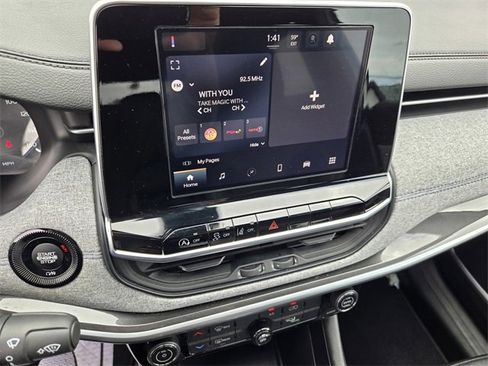 Used 2025 Jeep Compass Latitude image 14