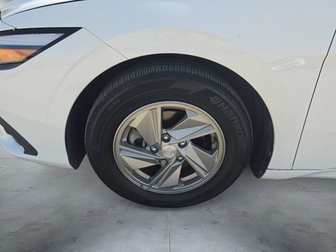 Certified 2024 Hyundai Elantra SE FWD image 17