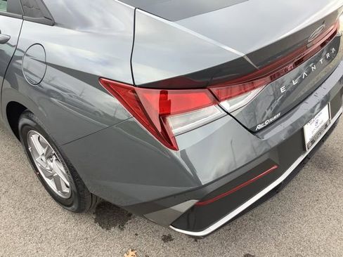 Used 2025 Hyundai Elantra SE image 25