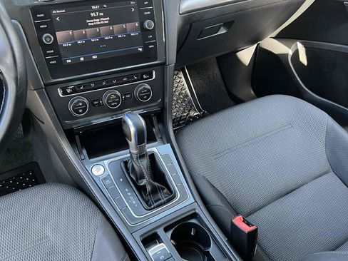 Used 2018 Volkswagen e-Golf SE w/ DC Fast Charging Package image 42