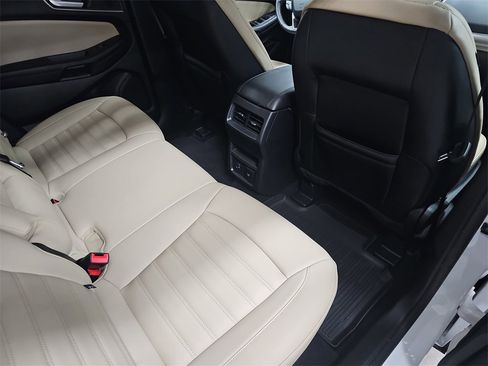 Used 2022 Ford Edge SEL w/ Convenience Package image 11