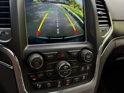 Used 2018 Jeep Grand Cherokee Overland AWD/4WD image 19
