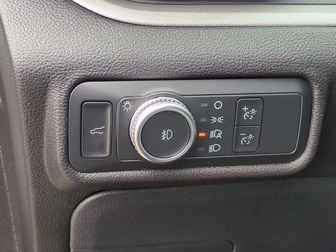 Certified 2022 Ford Explorer XLT w/ Equipment Group 202A image 18