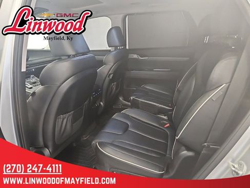 Used 2023 Hyundai Palisade SEL w/ Premium Package FWD image 11