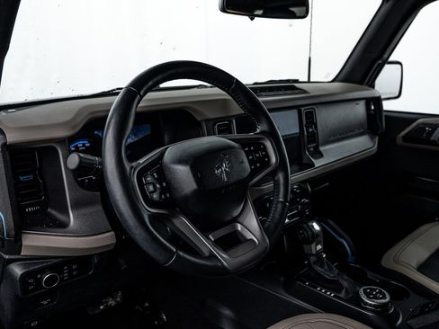 Used 2024 Ford Bronco Wildtrak image 9