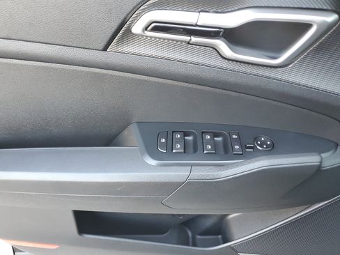 Certified 2025 Kia Sportage LX image 17