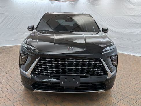 Used 2025 Buick Enclave Avenir w/ Super Cruise Package image 2