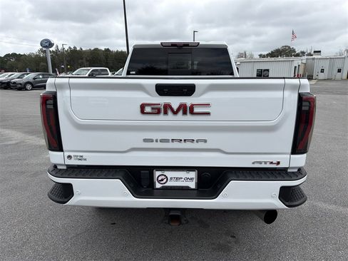Used 2024 GMC Sierra 2500 AT4 w/ AT4 Premium Plus Package image 6