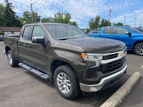 Used 2023 Chevrolet Silverado 1500 LT AWD/4WD image 2