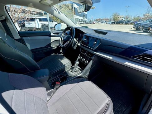 Used 2023 Volkswagen Taos SE image 15