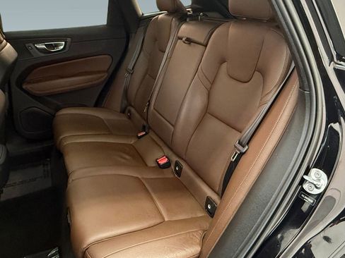 Used 2023 Volvo XC60 B5 Plus image 13