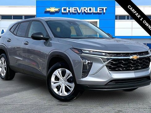 Used 2025 Chevrolet Trax LS image 1