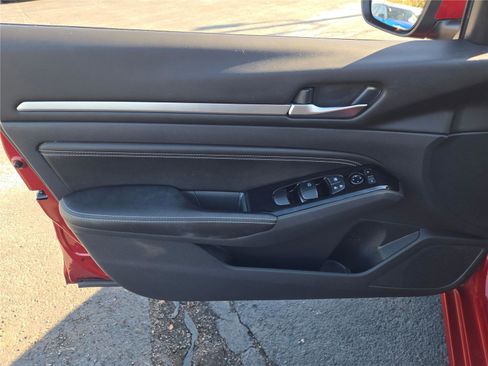 Used 2022 Nissan Altima 2.5 SV w/ SV Premium Package image 21