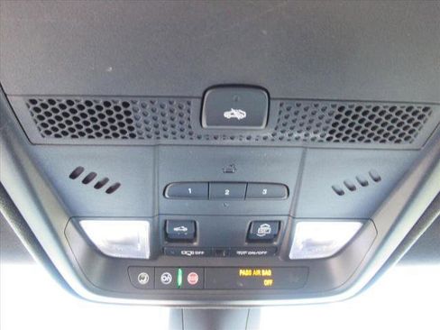 Used 2018 Cadillac XT5 Platinum w/ Driver Assist Package image 25