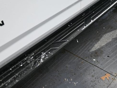 Used 2021 Chevrolet Suburban RST w/ Luxury Package image 17