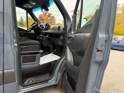 Used 2019 Mercedes-Benz Sprinter 144 image 27
