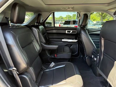 Used 2022 Ford Explorer XLT w/ Equipment Group 202A AWD/4WD image 32
