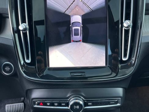 Used 2023 Volvo XC40 B5 Plus AWD/4WD image 23