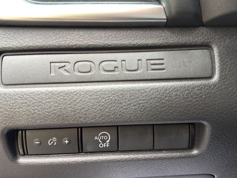 Used 2024 Nissan Rogue S AWD/4WD image 19