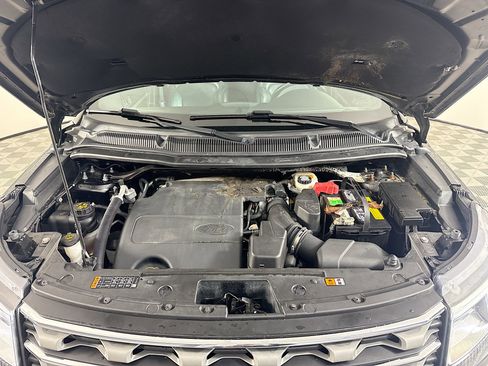 Used 2017 Ford Explorer XLT w/ Equipment Group 202A image 39