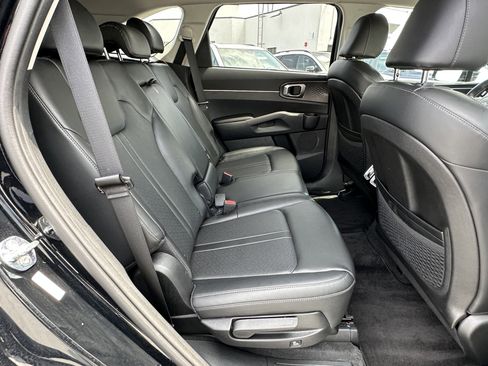 Certified 2023 Kia Sorento S FWD image 17