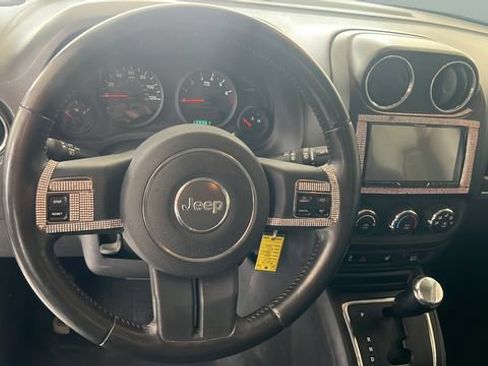 Used 2011 Jeep Patriot Latitude AWD/4WD image 15