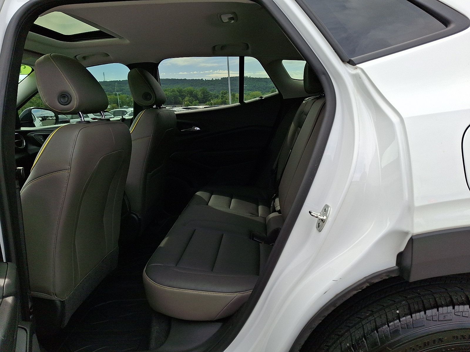 Used 2024 Chevrolet Trax ACTIV w/ Sunroof Package FWD image 11