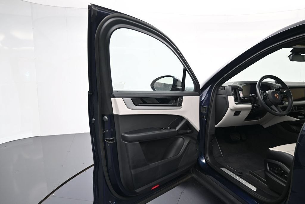Certified 2026 Porsche Cayenne Coupe AWD/4WD image 15