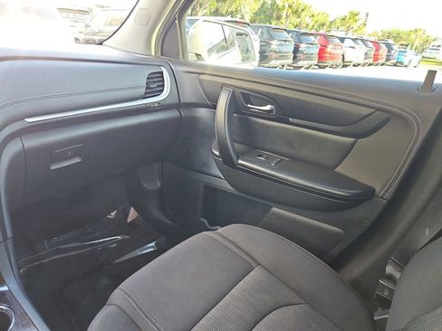Used 2017 Chevrolet Traverse LT w/ Style and Technology Package FWD image 11