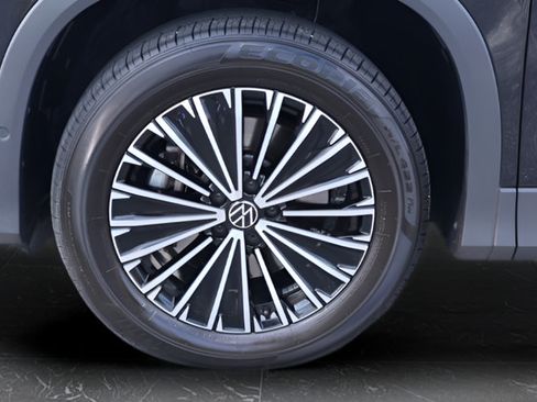 Certified 2025 Volkswagen Tiguan S w/ 18" Wheel Package AWD/4WD image 10